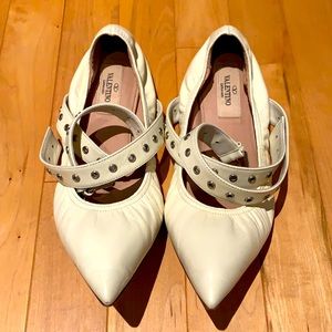 White leather Valentino flats. Size 37, almost new